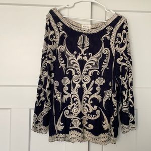Style Rack embroidered navy & cream top